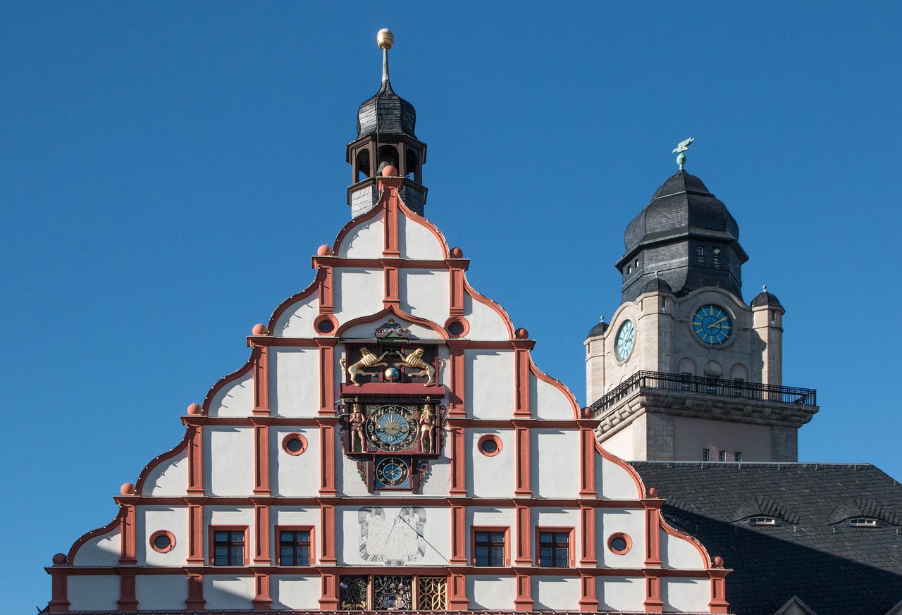 Altes Rathaus in Plauen mit markanten Giebel