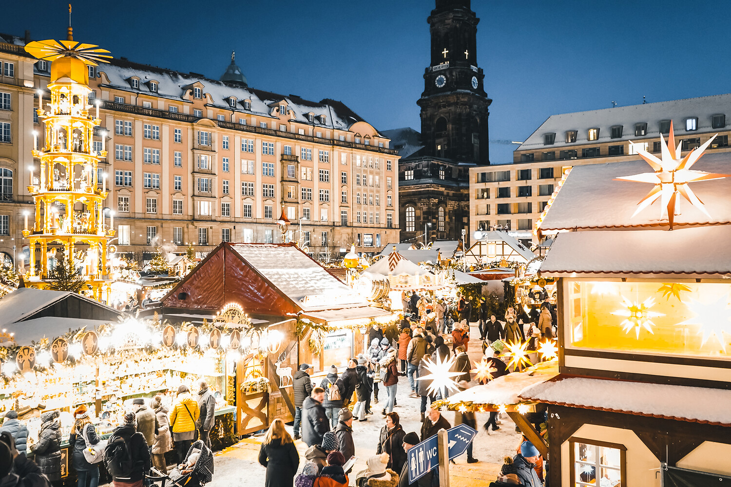 Striezelmarkt in Dresden mit Blick Richtung Kreuzkirche